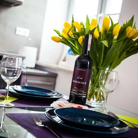 아파트 Royal Aleja Jana Pawla Ii *